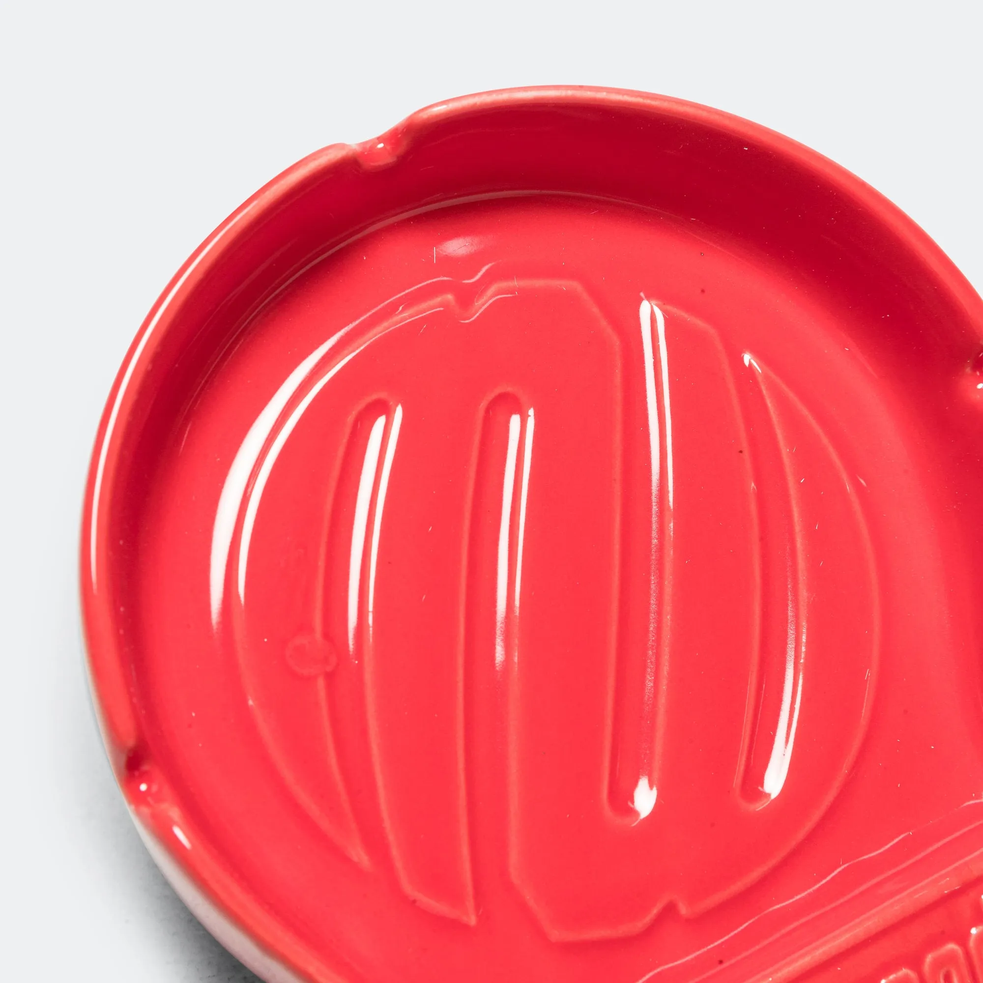 Puttin Trainer Ashtray - Red